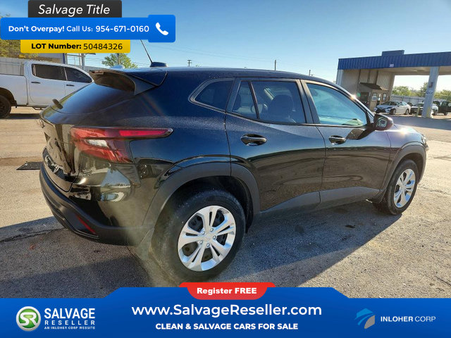 Used 2024 Chevrolet Trax LS w/ Driver Confidence Package FWD image 4