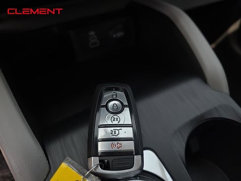 New 2025 Ford Escape SE image 22