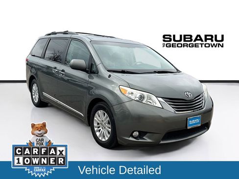 Used 2014 Toyota Sienna XLE image 1