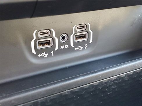 Used 2024 RAM 1500 Laramie image 31