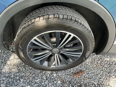 Used 2018 Volkswagen Tiguan SEL AWD/4WD image 28