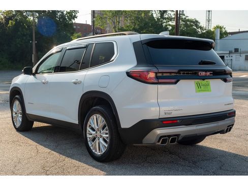 Used 2026 GMC Acadia Elevation w/ Elevation Premium Package FWD image 6
