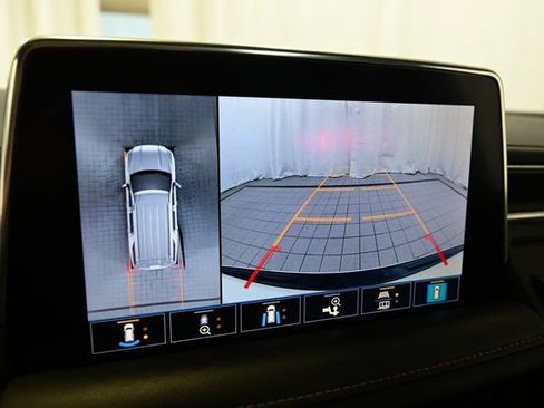 Used 2021 GMC Yukon AT4 w/ AT4 Premium Plus Package image 6