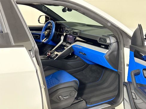 Used 2021 Lamborghini Urus image 32