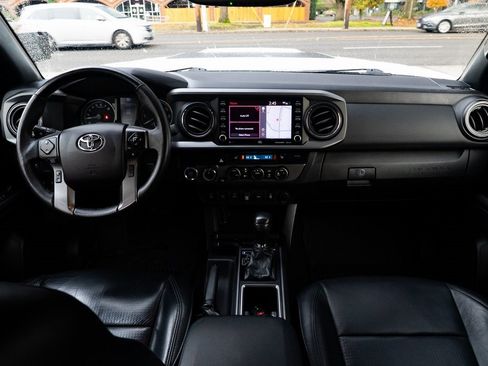 Used 2021 Toyota Tacoma TRD Sport image 9