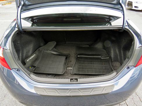 Used 2017 Toyota Corolla LE w/ Carpet Mat Package (TMS) image 16
