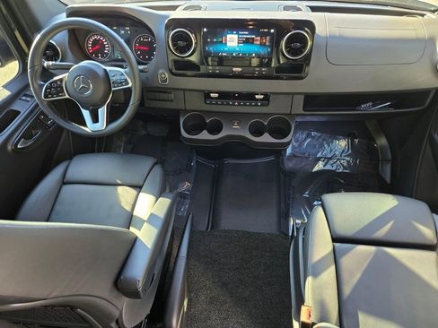 Used 2022 Mercedes-Benz Sprinter 2500 image 16
