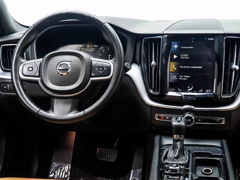 Used 2020 Volvo XC60 T5 Momentum w/ Protection Package Premier AWD/4WD image 17