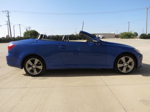 Used 2010 Lexus IS 250C RWD image 12