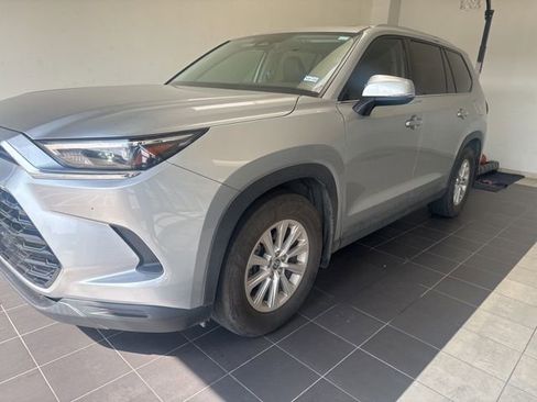 Used 2024 Toyota Grand Highlander FWD image 3