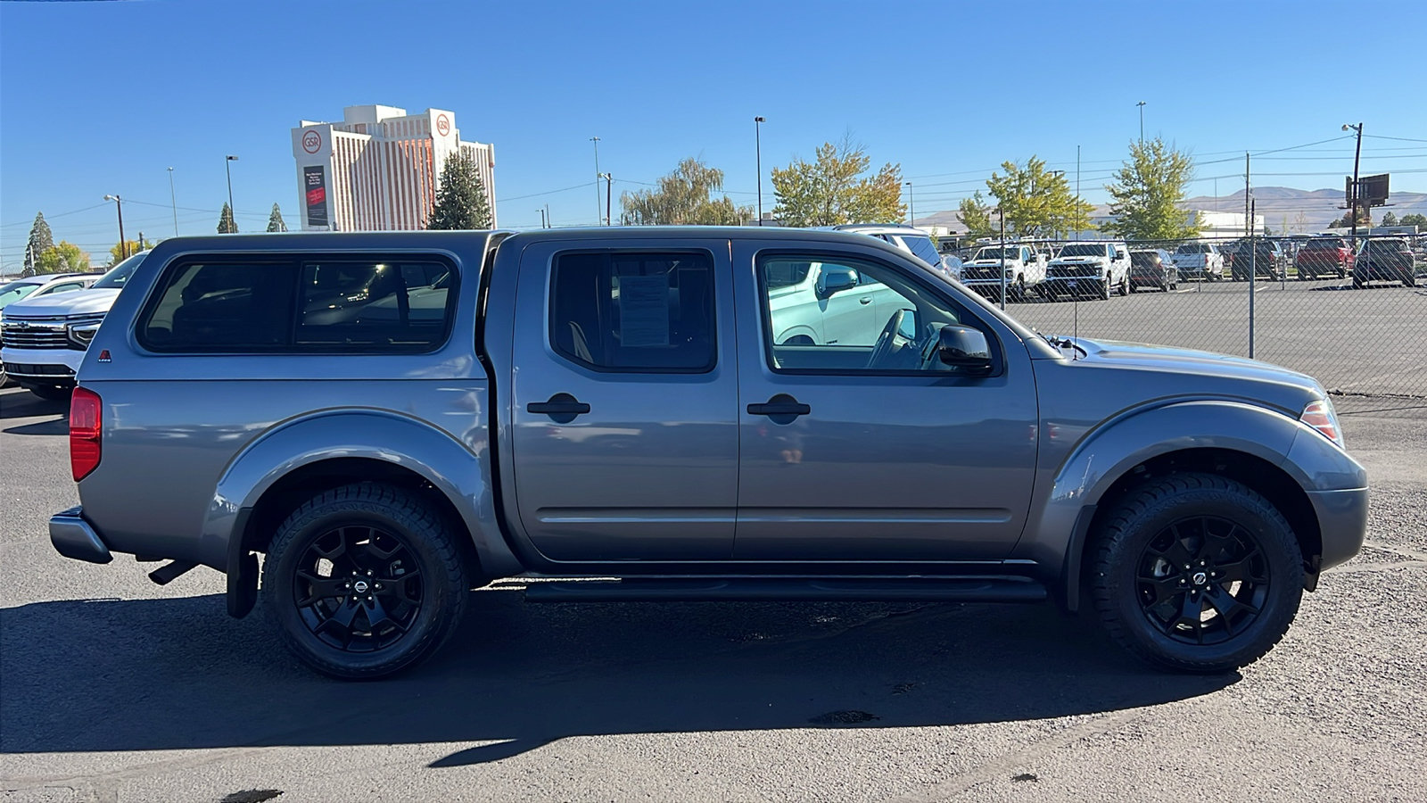 Used 2021 Nissan Frontier SV w/ Midnight Edition Floor Mats AWD/4WD image 4