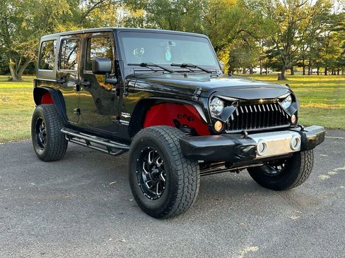 Used 2015 Jeep Wrangler Unlimited Sahara w/ Dual Top Group image 7