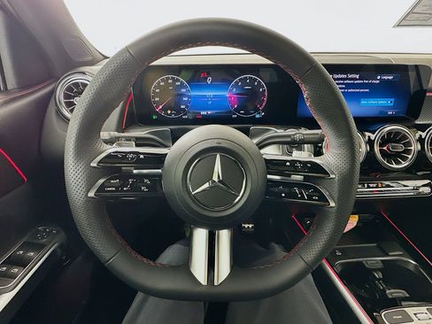 New 2026 Mercedes-Benz GLB 250 image 12