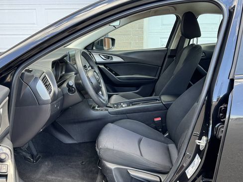 Used 2018 MAZDA MAZDA3 Sport FWD image 16