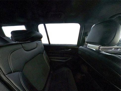 Used 2023 Jeep Grand Cherokee L Laredo image 37