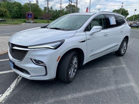 Used 2024 Buick Enclave Avenir w/ Avenir Technology Package FWD image 3