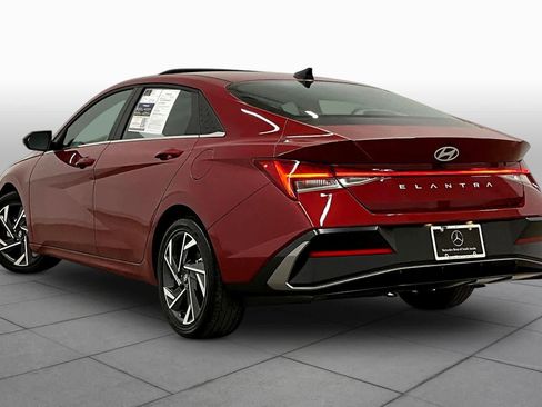 Used 2025 Hyundai Elantra SEL FWD image 12