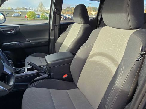 Used 2020 Toyota Tacoma TRD Off-Road image 22