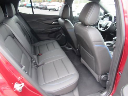 Used 2025 Buick Envista Sport Touring w/ Convenience I Package FWD image 28