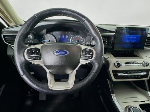 Used 2023 Ford Explorer XLT w/ Equipment Group 202A AWD/4WD image 11