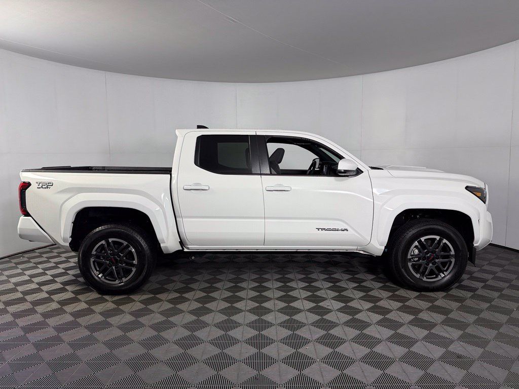 Used 2026 Toyota Tacoma TRD Sport AWD/4WD image 4