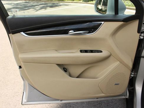 Used 2018 Cadillac XT5 AWD image 15