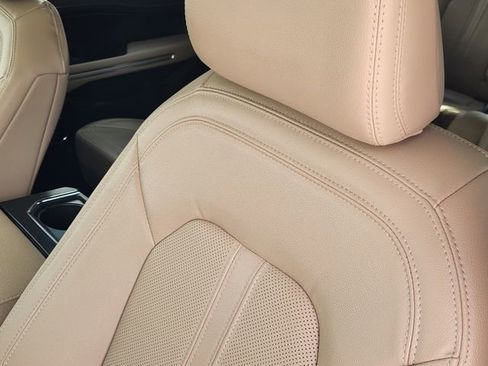 Used 2022 Ford Expedition Limited image 16