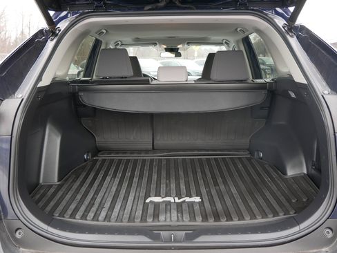 Used 2020 Toyota RAV4 XLE image 18