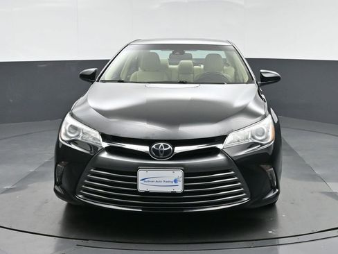 Used 2017 Toyota Camry XLE image 2