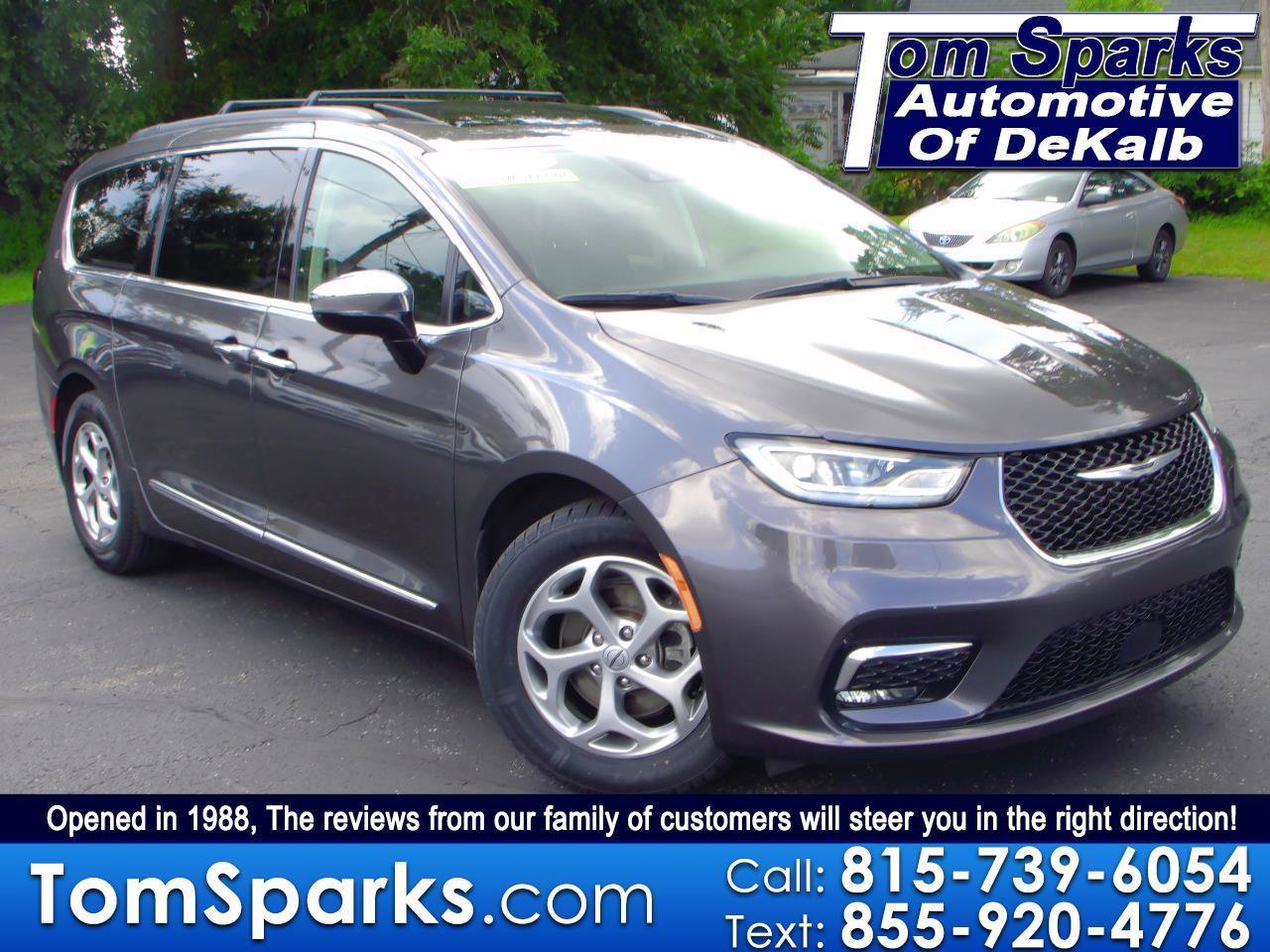 Used 2023 Chrysler Pacifica Limited FWD image 1