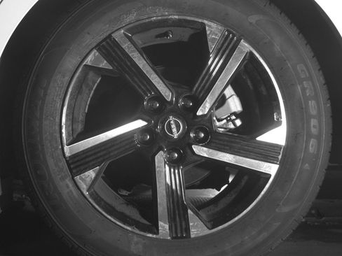 Used 2025 Nissan Sentra SV FWD image 14