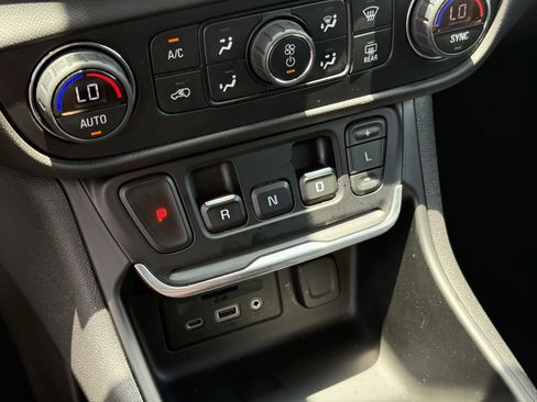 Used 2020 GMC Terrain SLT FWD image 23