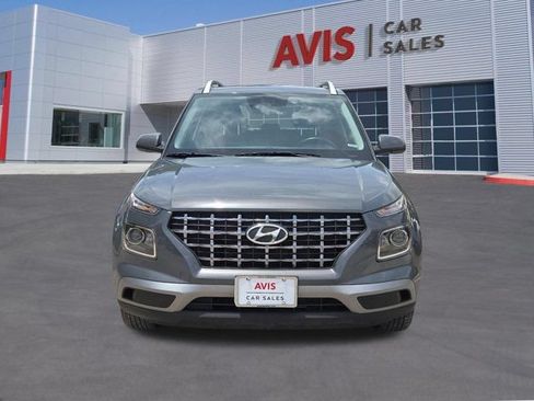 Used 2025 Hyundai Venue SEL FWD image 2