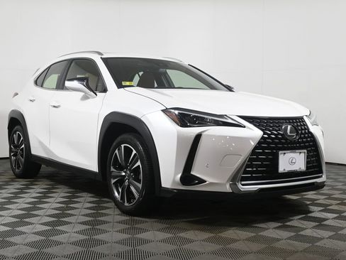 Used 2019 Lexus UX 200 w/ Premium Package FWD image 9