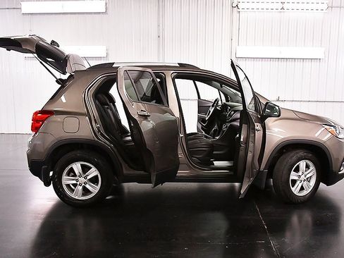 Used 2021 Chevrolet Trax LT w/ Driver Confidence Package image 29