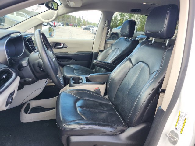 Used 2022 Chrysler Pacifica Touring-L FWD image 9