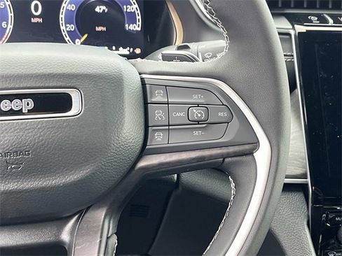New 2025 Jeep Grand Cherokee Limited w/ Black Appearance Package image 26