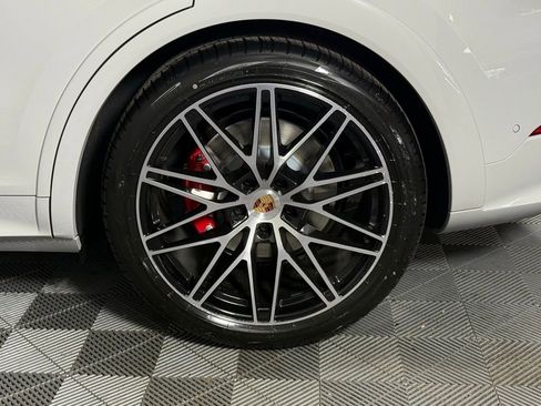 New 2026 Porsche Cayenne GTS image 12