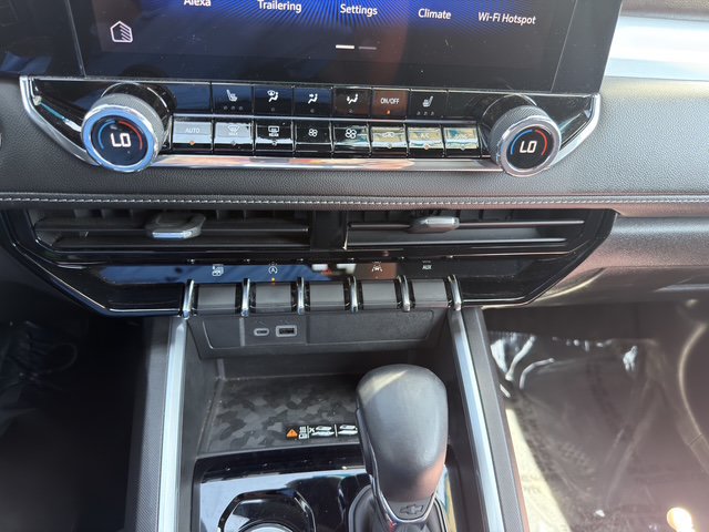 Used 2024 Chevrolet Colorado LT w/ LT Convenience Package III AWD/4WD image 34