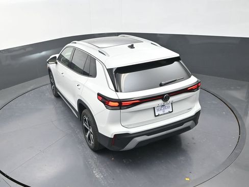 New 2026 Volkswagen Tiguan SE AWD/4WD image 17