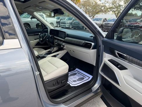 Used 2024 Kia Telluride EX image 28