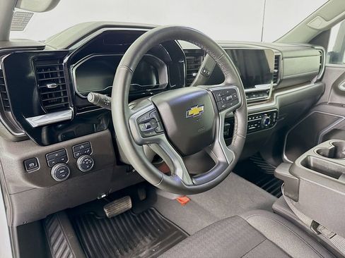 Used 2025 Chevrolet Silverado 2500 LT w/ Convenience Package image 9