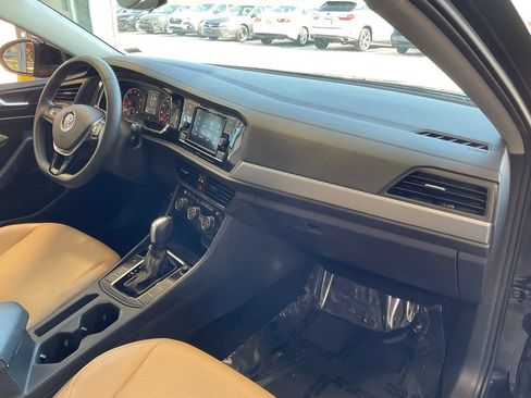 Used 2020 Volkswagen Jetta SE w/ SE Cold Weather Package FWD image 17