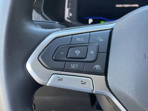 Used 2023 Volkswagen Taos SEL image 29