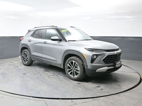 Used 2025 Chevrolet TrailBlazer LT w/ Driver Confidence Package image 6
