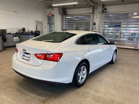 Used 2017 Chevrolet Malibu LS w/ LPO, Convenience Package 1 FWD image 5