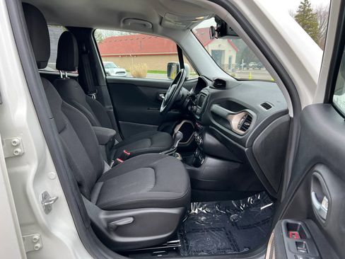 Used 2017 Jeep Renegade Latitude w/ Cold Weather Group AWD/4WD image 23