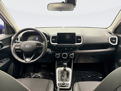 Used 2024 Hyundai Venue Limited FWD image 14