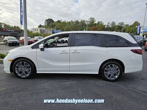 New 2026 Honda Odyssey Touring image 4