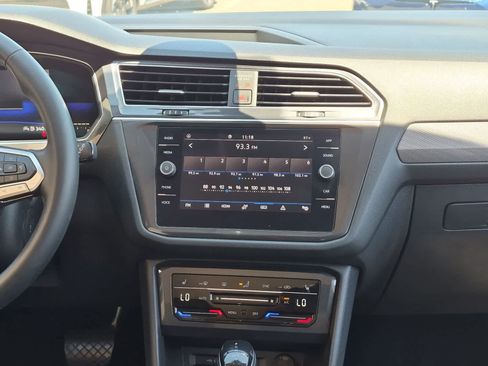 Used 2022 Volkswagen Tiguan SE FWD image 28